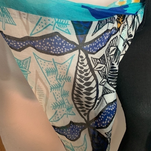 D&Y Square Blue & Green Lightweight Scarf - Picture 4 of 5